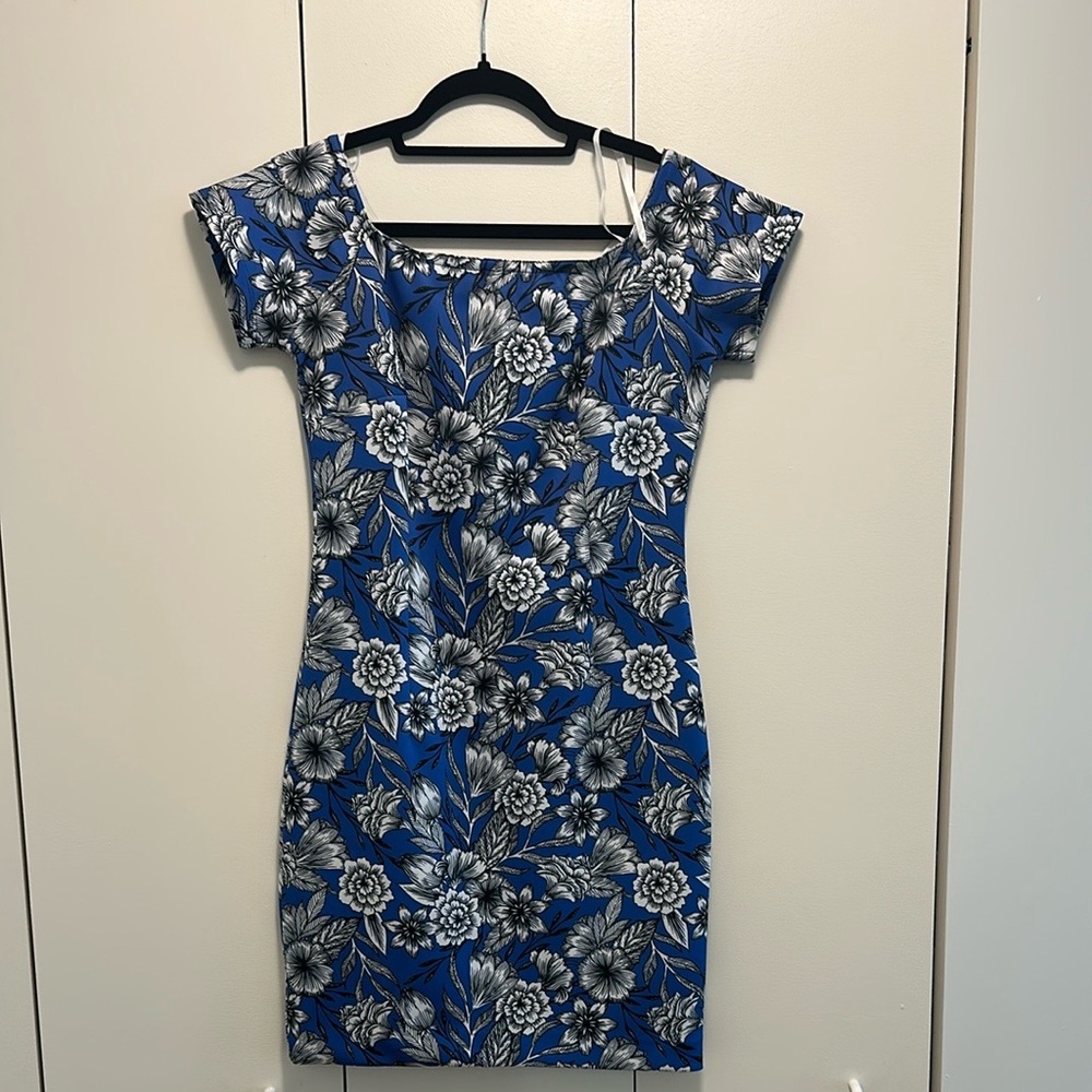 Alexia Admor Blue and White Bodycon Dress